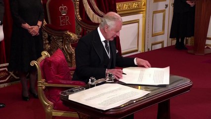 King Charles gaffe during signing of oath