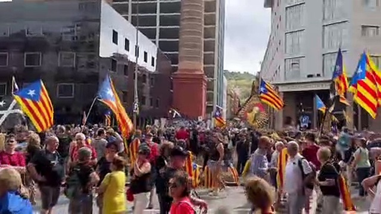 Milers de persones al Paral·lel abans de la manifestació (11-9-22)