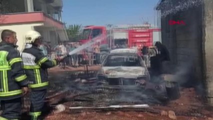 ADIYAMAN'DA TEK KATLI EV İLE BAHÇESİNDEKİ OTOMOBİL YANDI