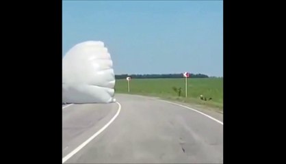Ce parachutiste passe une sale journée