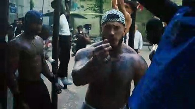 Le rappeur Tovaritch affiche fièrement son homophobie dans un clip et va faire de la provocation dans un centre LGBT à Paris : J'aime pas les hommes qui sucent des hommes et qui volent le travail des femmes