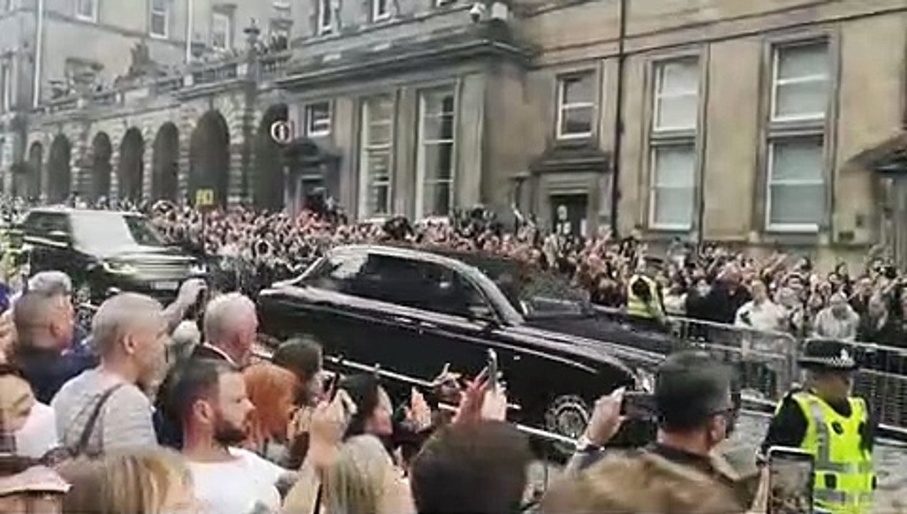 The Queen's cortage arrives on the Royal Mile in Edinburgh