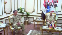 وزير الدفاع يلتقى قائد القيادة المركزية الأمريكية لبحث التعاون العسكري