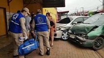 Após colisão, veículo atinge Toyota estacionado no Bairro Interlagos