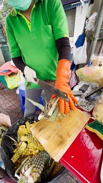 Amazing Pineapple Cutting Skills of Thailand #shorts