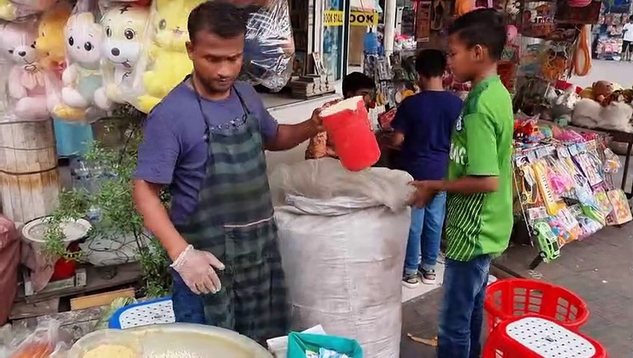 King of Jhal Muri Maker   Famous Jhal Muri of Bangladesh   Bangladeshi Street Food