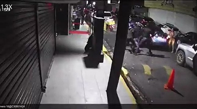 Comando armado asalta a varias personas en una discoteca de Villa Consuelo