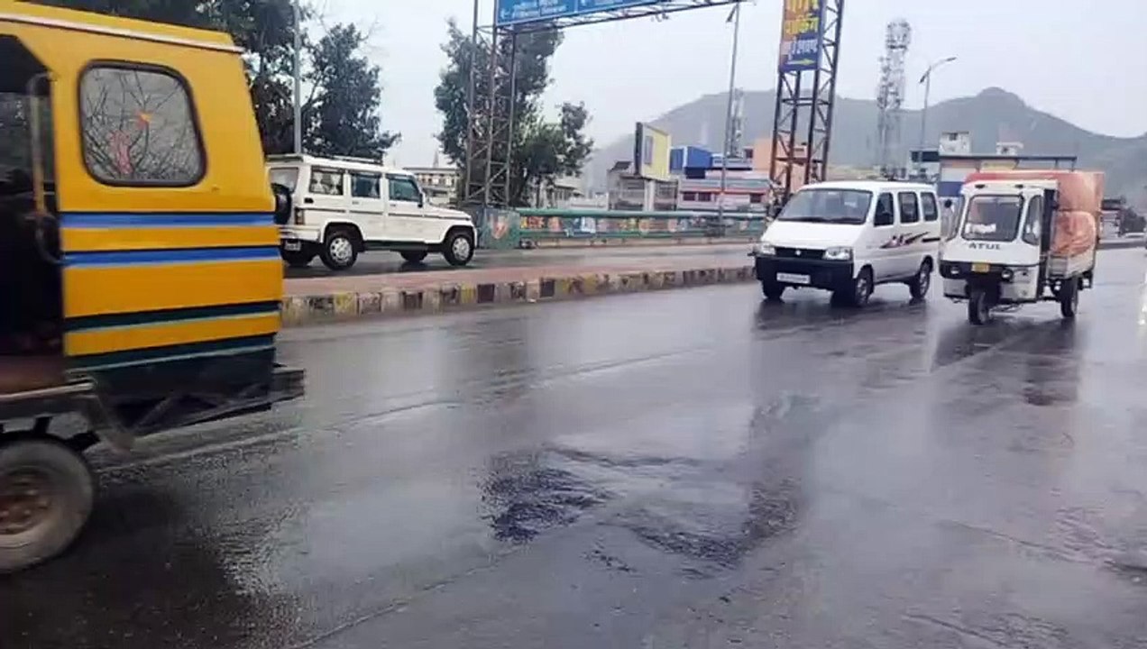 कुछ इलाकों में बरसात, कई जगह छाए बादल