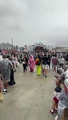 Capa de chuva vira look principal no último dia de Rock in Rio