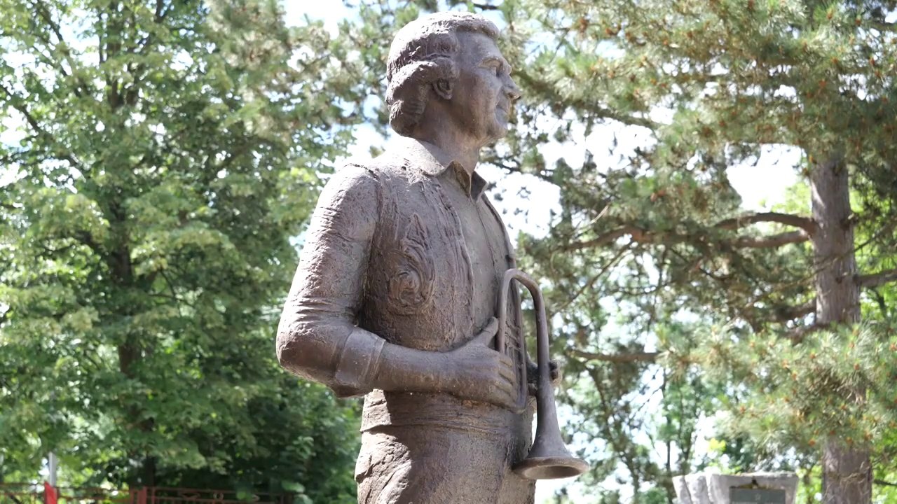 Spomenik Svetozar Lazovic Gongo - Majstor trube, Velika Jezevica