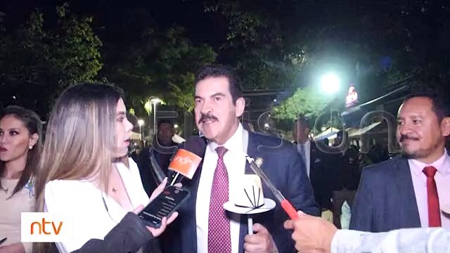 Alcalde Manfred Reyes Villa participa en el desfile de teas