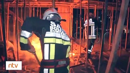 El último piso de un edificio en construcción ardió en llamas