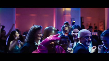 Bros Exclusive Featurette - A Look Inside (2022)