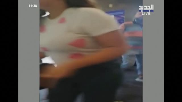 Una mujer atraca un banco en Beirut para sacar dinero de su cuenta