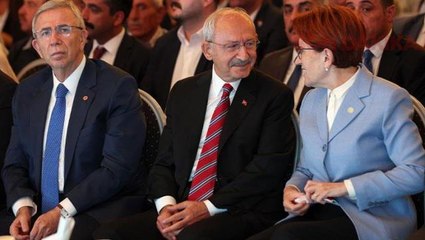 İsmi Cumhurbaşkanı adaylığı için geçen Yavaş'tan salonu şaşkına çeviren 'kalkın' talimatı! Bürokratlar dondu kaldı