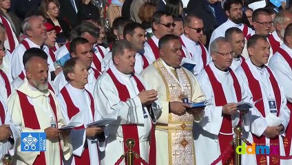 El papa recordó la "persecución atea" en época soviética en misa en Nursultán