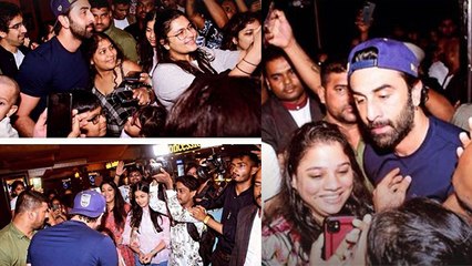 Ranbir Kapoor Brahmastra Screening Theater में पहुंचते ही Fans ने घेरा,Selfie लेने...*Entertainment