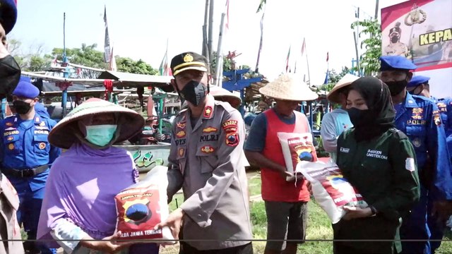 Puluhan Ribu Bansos Polda Jateng Sasar ribuan Nelayan Kecil terdampak Kenaikan BBM