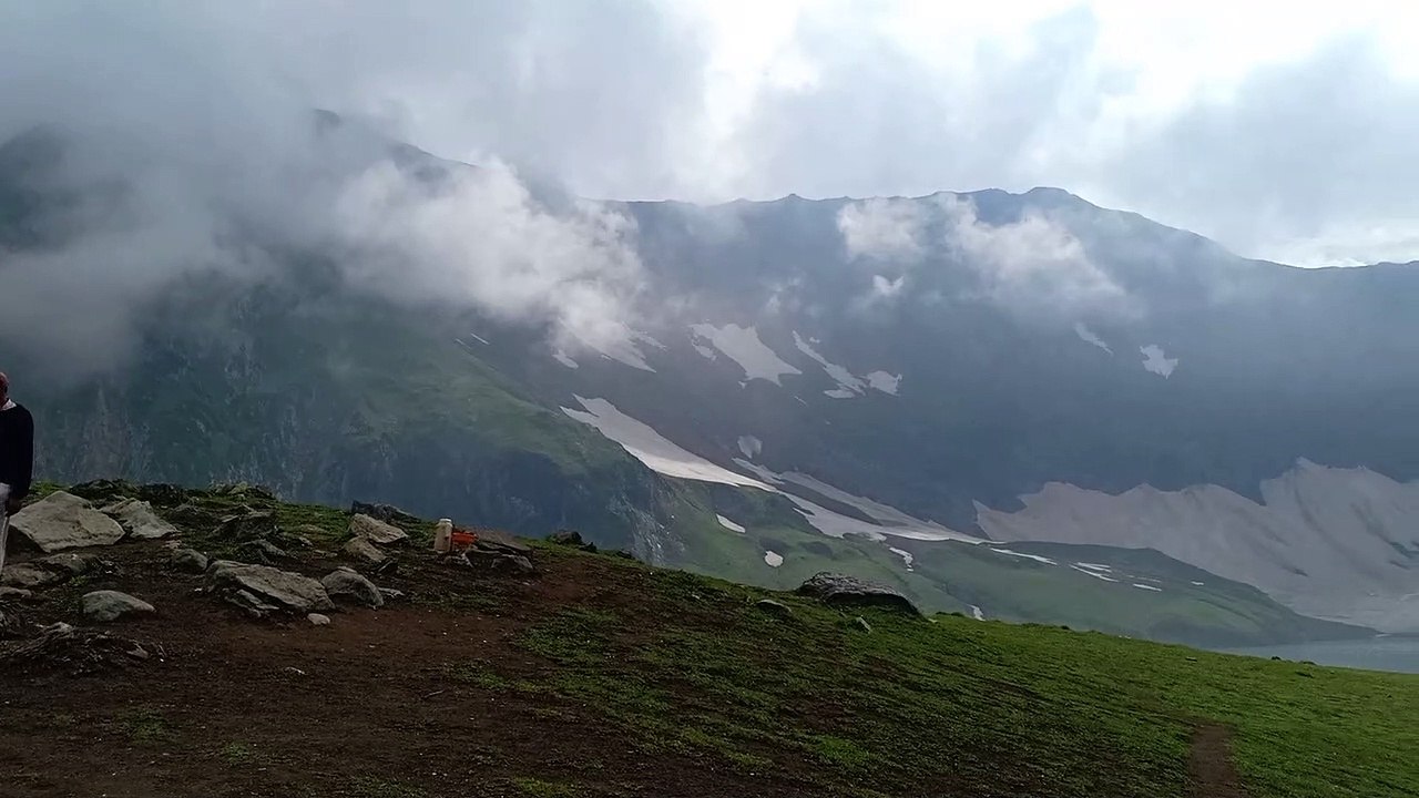 In this video you will see how beautiful our Pakistan is. Natural beauty is abundant in Pakistan and now it is up to us how we convert this beauty into money