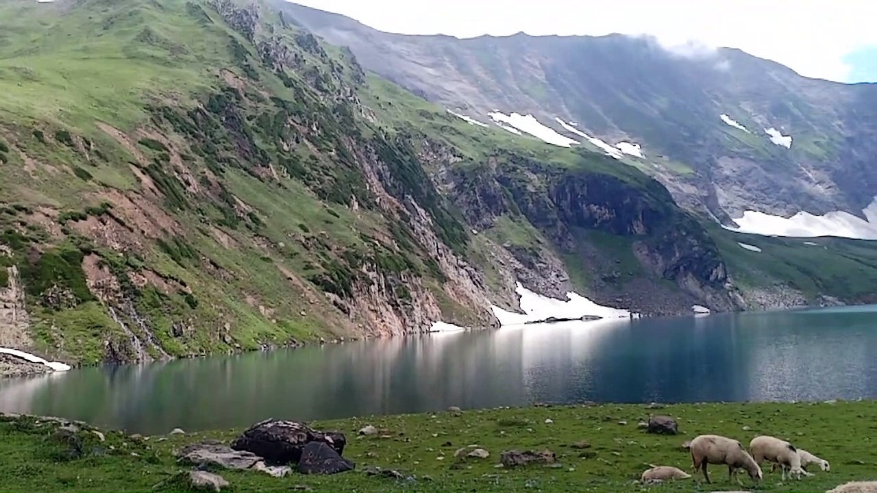 In this video you will see how beautiful our Pakistan is. Natural beauty is abundant in Pakistan and now it is up to us how we convert this beauty into money