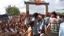 Video : प्रधानाचार्य के स्थानांतरण निरस्त करने की मांग को लेकर विद्यालय के गेट पर जड़ा ताला