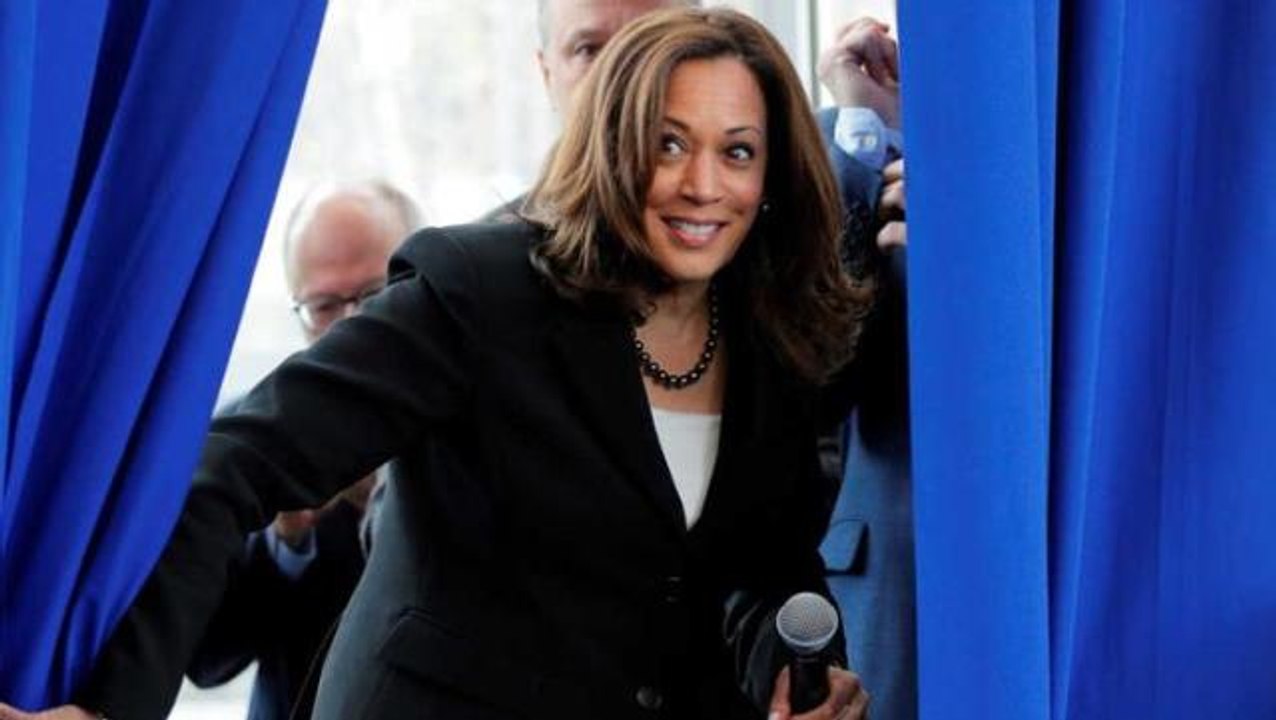 ABD Başkan Yardımcısı Kamala Harris'in kızı podyuma göğüslerini açtı