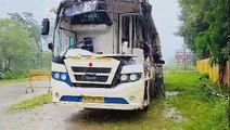 रायपुर से अंबिकापुर जा रही बस खड़ी टे्रलर से टकराई, छह यात्रियों की मौत, दो की हालत गंभीर