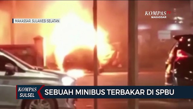 Diduga Korsleting Listrik Minibus Ludes Terbakar