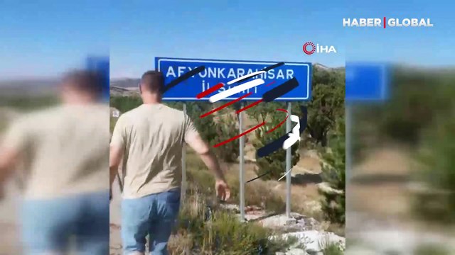 Memleket hasretini ilginç bir şekilde dindirdi, tabelayı defalarca...