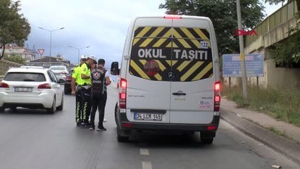 İSTANBUL'DA OKUL SERVİSLERİNE DENETİM: SÜRÜCÜLERE 'DUR' LAMBASI CEZASI