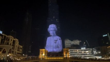 Elisabetta II proiettata anche sul Burj Khalifa di Dubai