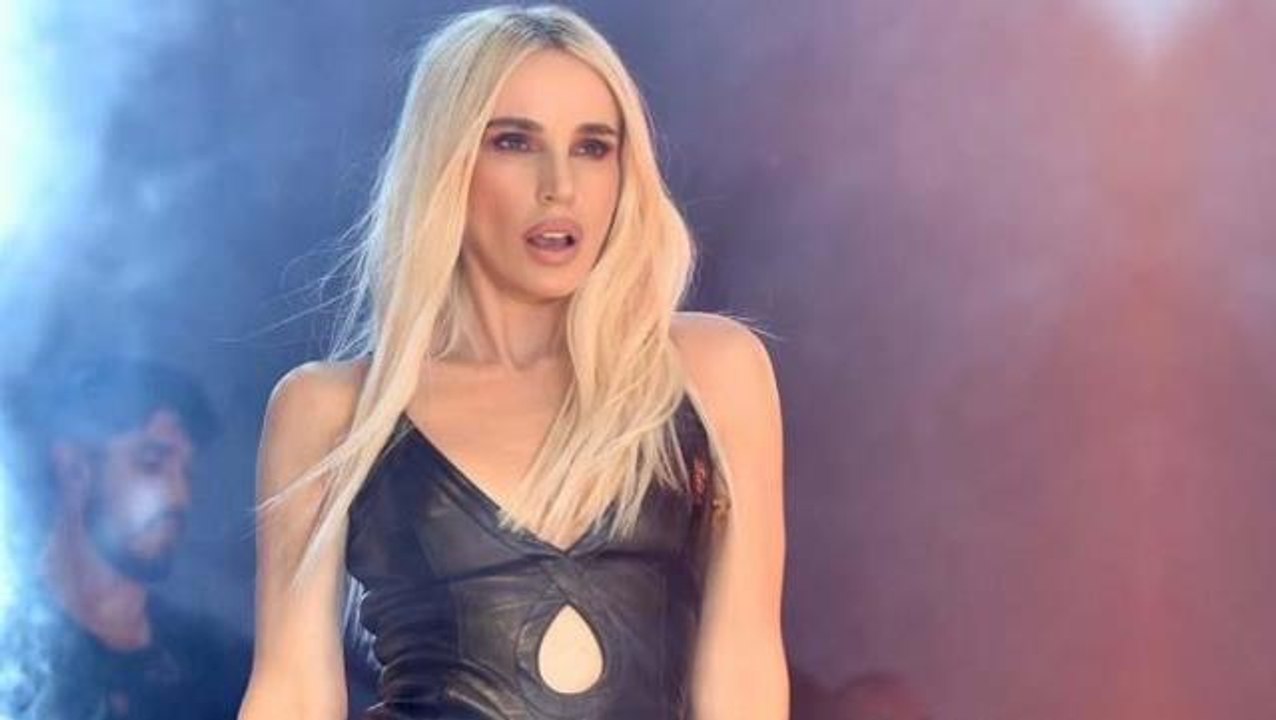 Son Dakika: İmam hatiplilere yönelik sözleri nedeniyle hakkında 3 yıl hapis cezası istenen şarkıcı Gülşen'in ev hapsi cezası kaldırıldı