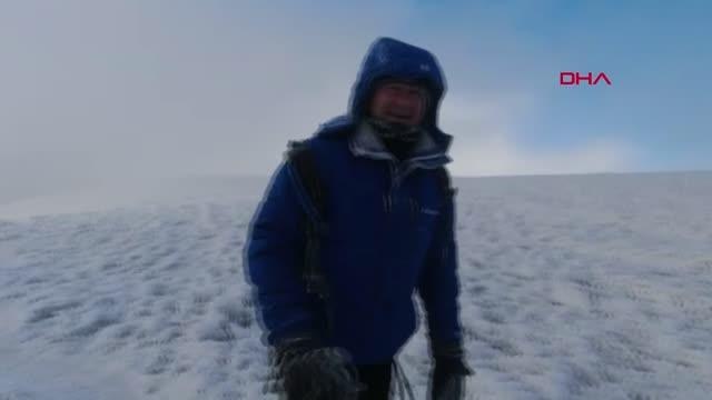 AĞRI DAĞI'NA ZİRVE YAPAN İNGİLİZLER, KRALİÇE ELİZABETH'İ ANDI