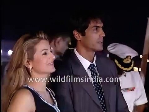 Amisha Patel dances with Zayed Khan, Hrithik Roshan at a party with Diya Mirza and Arjun Rampal