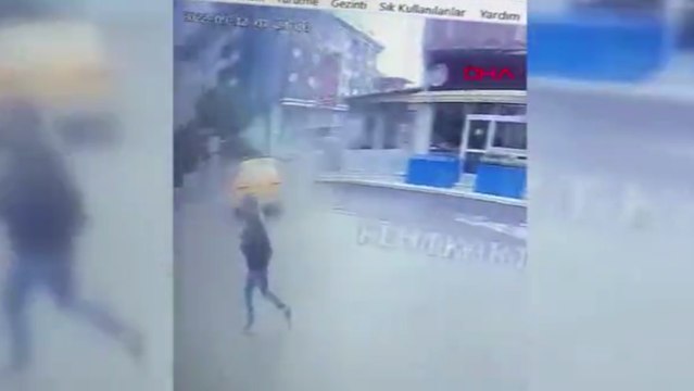 Midibüsün çarptığı yaya hayatını kaybetti