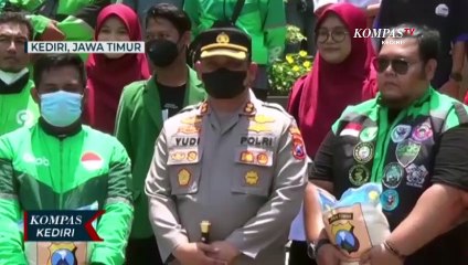 Download Video: Polres Kediri Kota Bagikan 2 Ton Beras Kepada Pengemudi Ojek Online