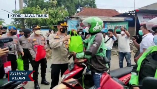 Polres Kediri Bagikan Bansos Bagi Warga Terdampak Kenaikan BBM