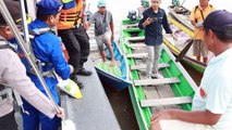 Peduli Dampak Kenaikan BBM, Polda Kaltim Gelar Bakti Sosial Kepada Nelayan di Perairan