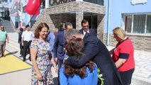 Uşak haber... Uşak Valisi Ergün ve Belediye Başkanı Çakın öğrencileri ziyaret etti