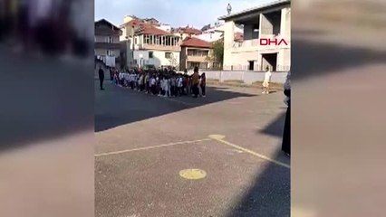 İNŞAAT İŞÇİSİ İSTİKLAL MARŞI'NI DUYUNCA ÇALIŞMAYI BIRAKTI
