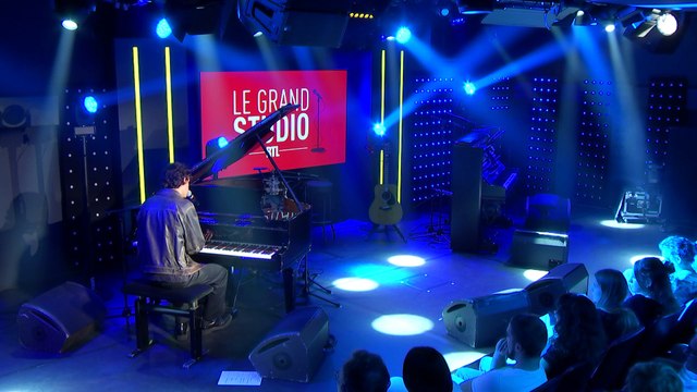 Tamino interprète You don't own me dans Le Grand Studio RTL