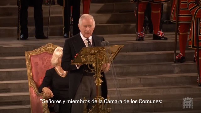 Carlos III promete respetar los principios constitucionales