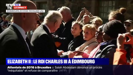 Download Video: Royaume-Uni: Charles III et la reine consort Camilla saluent la foule à Edimbourg