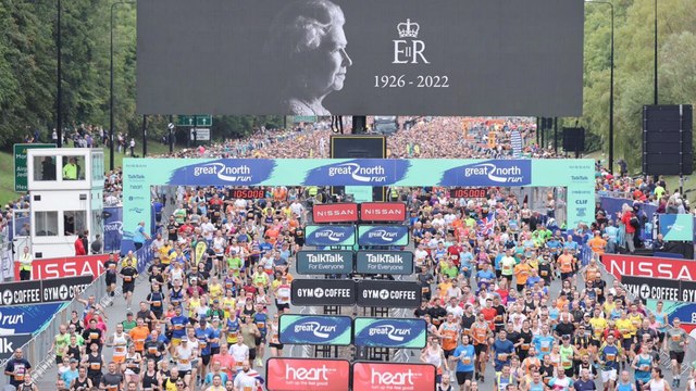Great North Run runners pay tribute to The Queen as they started the half marathon