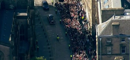 El féretro de Isabel II a su llegada a Edimburgo