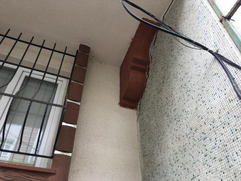 Güngören'de boşaltılan bina ve çevresinde 12 saat geçmesine rağmen tedbir alınmadı