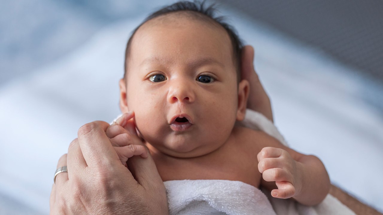 Wichtiger Unterschied Ab wann können und wann dürfen Babys sitzen?