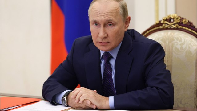 Kremlin officials urge Putin to surrender, their lives at the mercy of Russian authorities