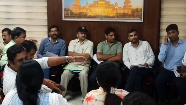 बंद रोड लाइट्स का मेंटिनेंस नहीं, पार्षदों ने किया हंगामा