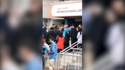 Bakan Özer'den ataması yapılmayan öğretmene: "Mühendisler de atanamıyor ama böyle ağlamıyorlar"